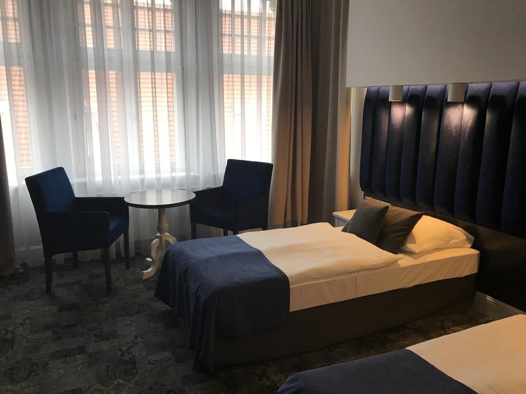 Hotel Srodmiejski Зелена Гура Екстер'єр фото