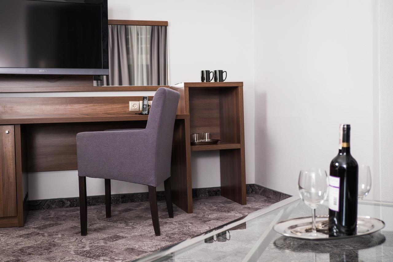 Hotel Srodmiejski Зелена Гура Екстер'єр фото