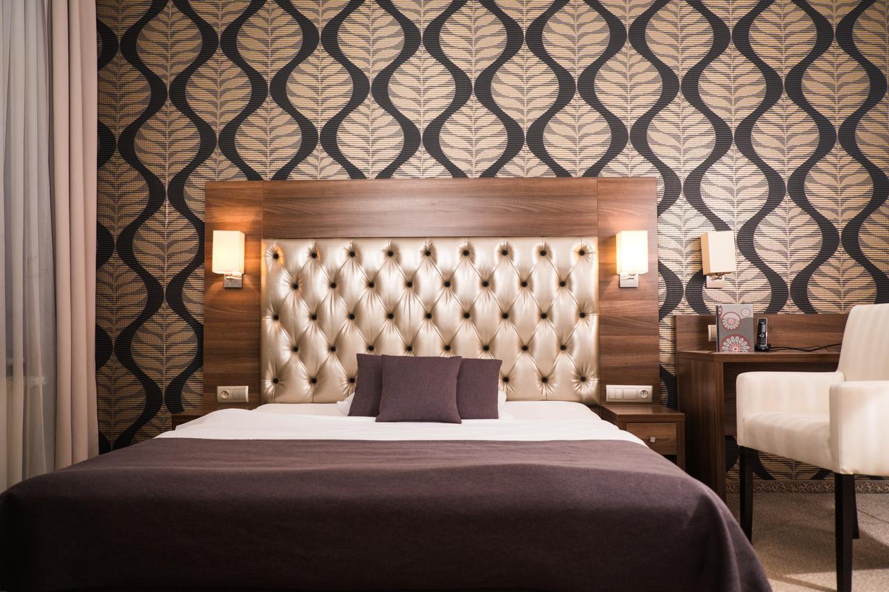 Hotel Srodmiejski Зелена Гура Екстер'єр фото