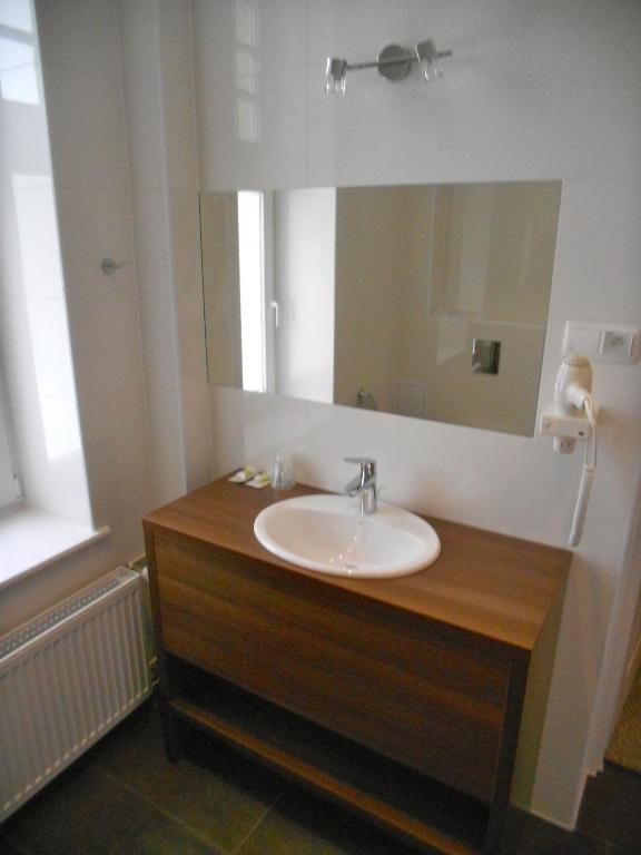 Hotel Srodmiejski Зелена Гура Номер фото
