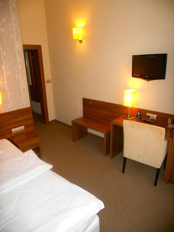 Hotel Srodmiejski Зелена Гура Номер фото