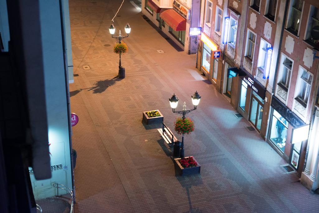 Hotel Srodmiejski Зелена Гура Екстер'єр фото